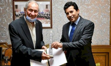 وزير الرياضة يهنئ حسن مصطفى لفوزه برئاسة الاتحاد الدولى لكرة اليد