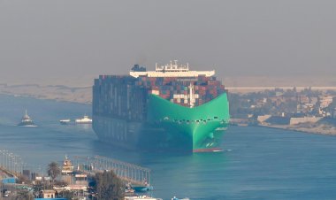 قناة السويس تشهد عبور سفينة الحاويات العملاقة CMA CGM JACQUES SAADE