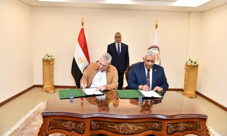 وزير الإنتاج الحربي يشهد مراسم توقيع عقد للتعاون المشترك في مجال التصنيع العسكري