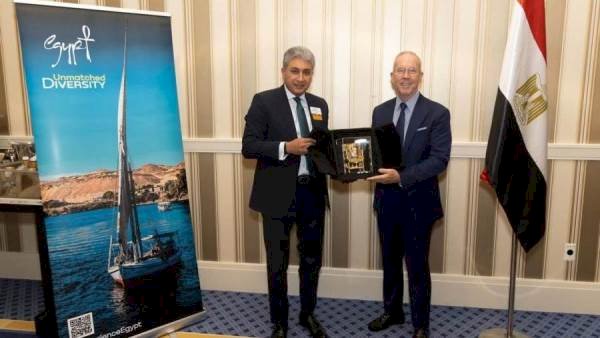 وزير السياحة يبحث مع الرئيس التنفيذي للاتحاد تعزيز أوجه التعاون لزيادة التدفقات السياحية