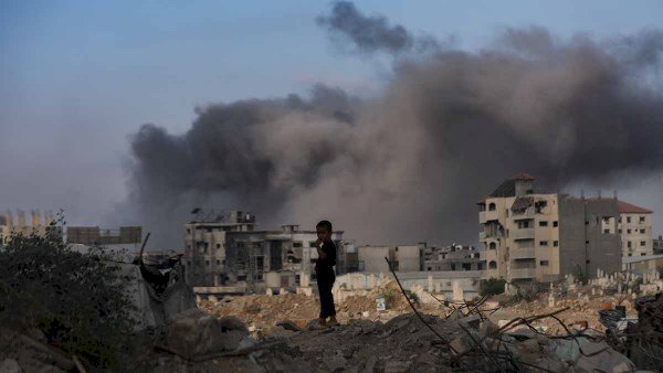 طيران الاحتلال يستهدف شرق خان يونس وحي الزيتون والشجاعية