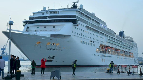 تفشي فيروس خطير على متن سفينة سياحية حول العالم