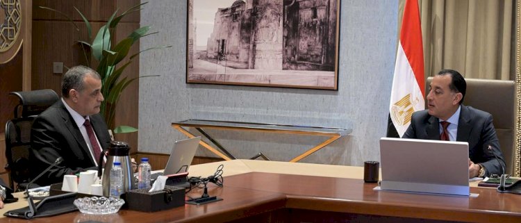 رئيس الوزراء يتابع مع وزير الدولة للإنتاج الحربي ملفات عمل الوزارة