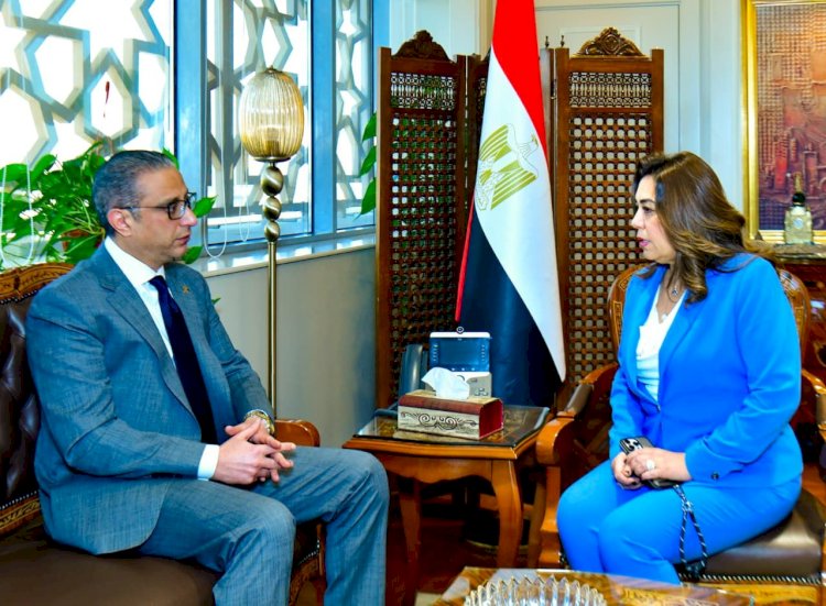 وزيرة التنمية تناقش مع محافظ الفيوم آخر مستجدات لجنة إعادة التوازن البيئي ببحيرة قارون