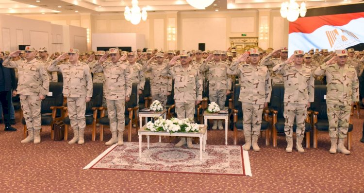 وزير الدفاع والإنتاج الحربى يلتقى بمقا??لى قوات حرس الحدود ويكرم عدداً من المتميزين