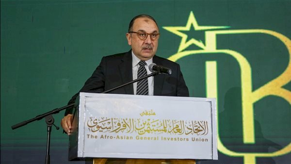 وزير قطاع الأعمال العام يستعرض فرصًا استثمارية واعدة في مختلف القطاعات التابعة