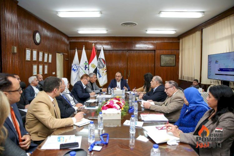 وزير قطاع الأعمال يواصل اجتماعاته الدورية برؤساء الشركات التابعة ويستعرض مؤشرات الأداء ومشروعات "القابضة للأدوية"