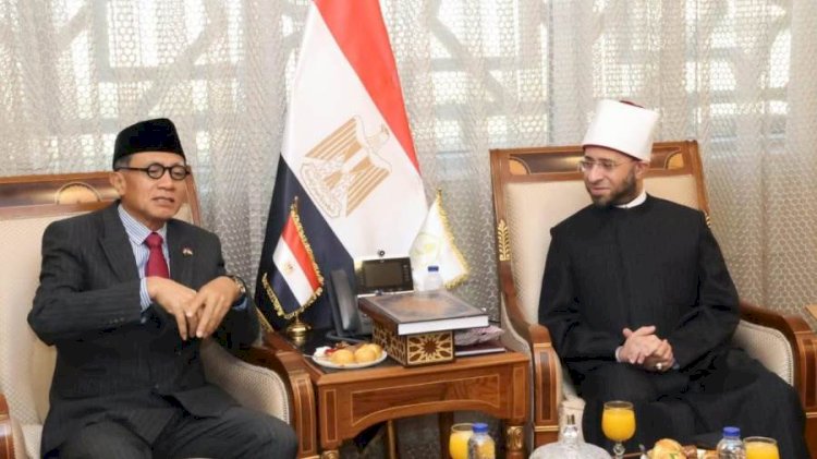 وزير الأوقاف يلتقي سفير إندونيسيا بالقاهرة بمقر الوزارة في العاصمة الجديدة