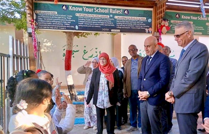 وزير التربية والتعليم ومحافظ أسوان يتابعان سير العملية التعليمية بمدرسة الشهيد عمرو فريد المتميزة للغات