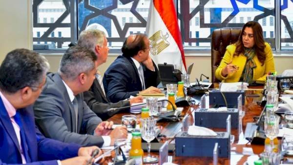 وزيرة التنمية المحلية تلتقي عددًا من المستثمرين لدفع مسار الاستثمار المستدام بالمحميات الطبيعية ودعم توجه الدولة