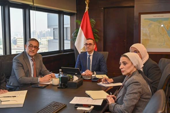 وزير الاستثمار يبحث مع وزير التجارة والصناعة الكوري تعزيز العلاقات الاستثمارية والتجارية بين مصر وكوريا الجنوبية