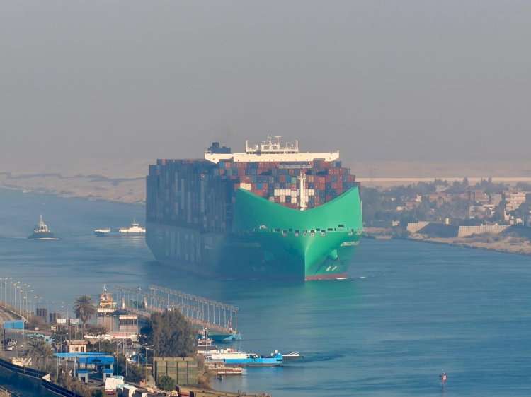 قناة السويس تشهد عبور سفينة الحاويات العملاقة CMA CGM JACQUES SAADE