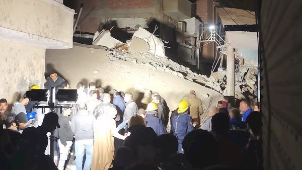 انهيار عقار إمبابة.. انتشال 3 متوفين و8 مصابين وعمليات الإنقاذ مستمرة