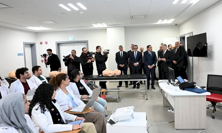 رئيس الوزراء يتفقد عددا من أقسام المستشفى الجامعي بجامعة الجيزة الجديدة