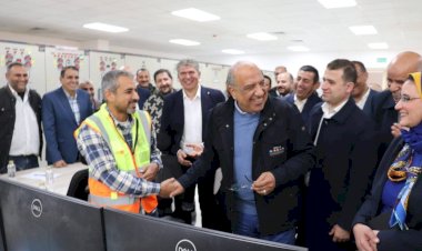 وزير الكهرباء يرافقه محافظ الشرقية يتفقدان محطة محولات الزقازيق جهد 11/66/220/500