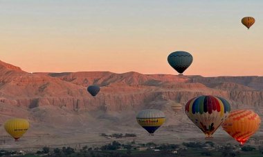 الأقصر تشهد تحليق 62 رحلة بالون طائر تقل 1300 سائح فى سماء البر الغربى