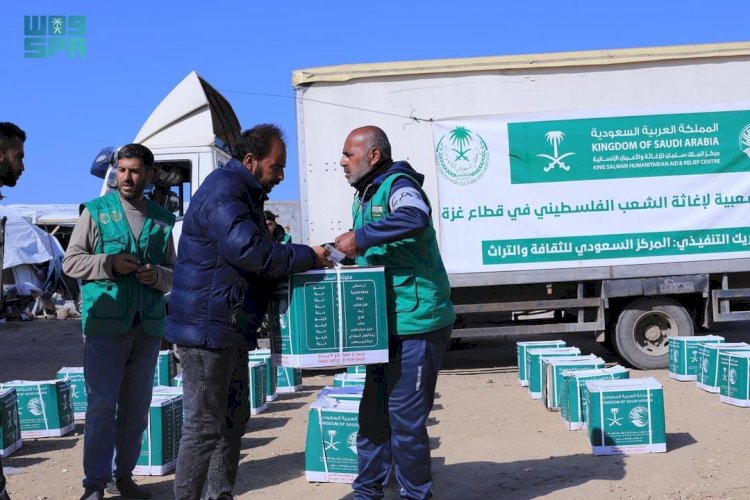 توزيع مساعدات غذائية على النازحين جنوب القطاع: جهود إنسانية متواصلة من مركز الملك سلمان للإغاثة في غزة