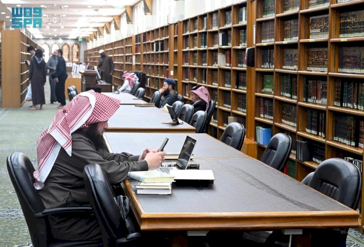 مكتبة المسجد النبوي.. رافدٌ علميّ للباحثين ووجهة لطلاب العلم والزائرين