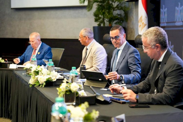 وزير الاستثمار يلتقي أعضاء اتحاد المستثمرين ويستعرض الرؤى والمقترحات الرامية لتعزيز الاستثمار المحلي