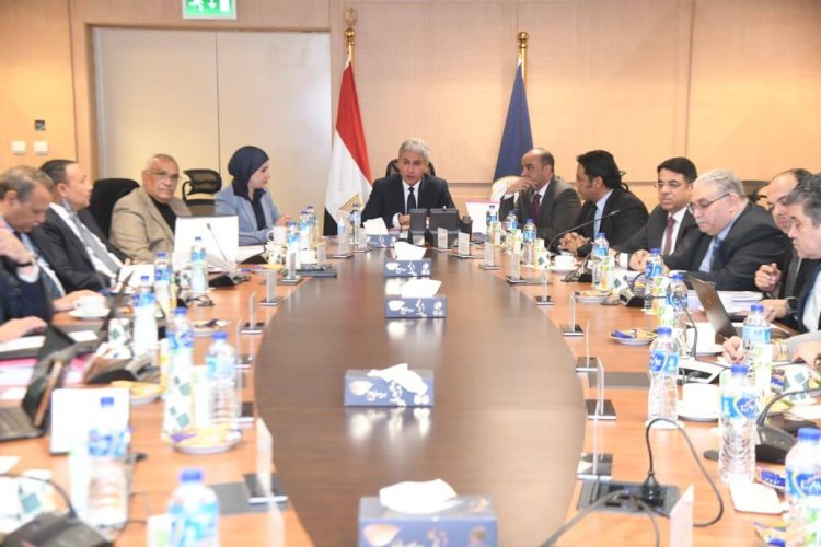 وزير السياحة والآثار يترأس اجتماع مجلس إدارة المجلس الأعلى للآثار