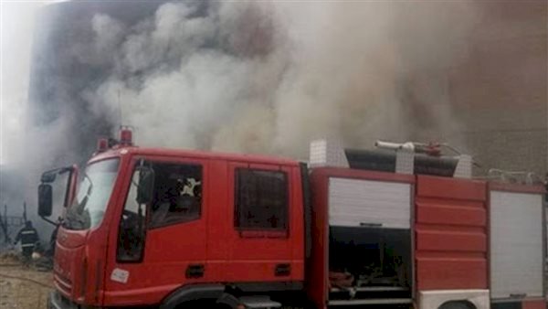 السيطرة على حريق اندلع داخل مخزن فى عين شمس