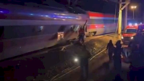 ارتفاع حصيلة ضحايا تصادم قطارين فائقي السرعة في إسبانيا إلى 21 قتيلا