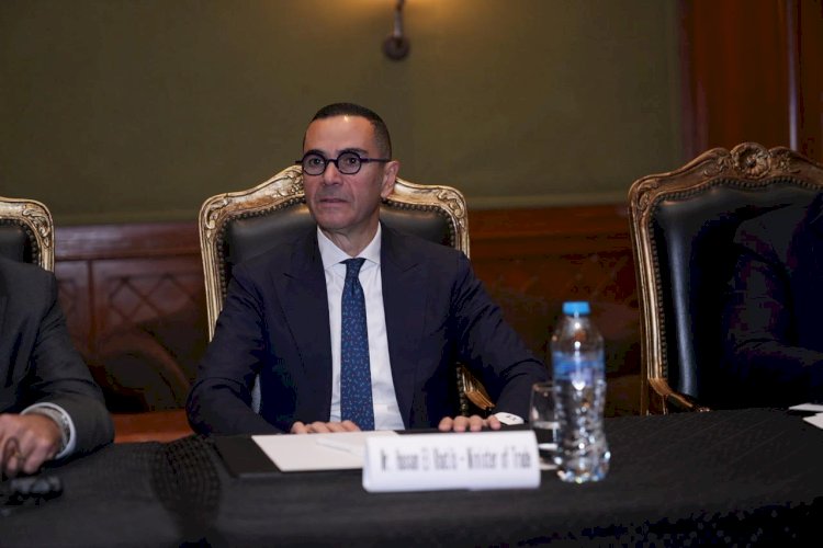 وزير الاستثمار يشارك في مائدة مستديرة مع ممثلي شركات صناعة الدينيم والنسيج التركية لتعزيز فرص الاستثمار