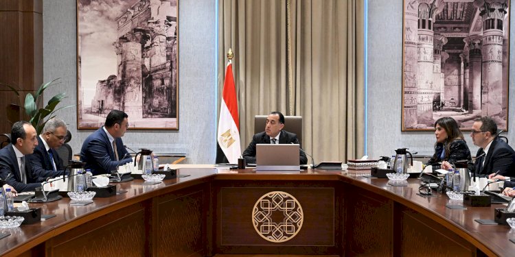 رئيس الوزراء يتابع عددا من ملفات العمل مع وزير الإسكان