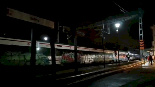 خروج قطار عن مساره في برشلونة.. مصرع السائق وإصابة 37 آخرين