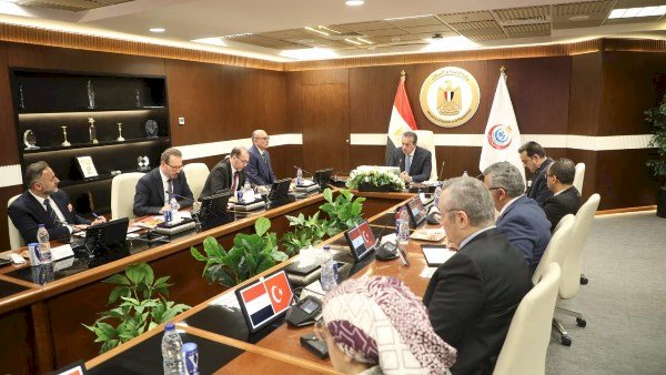 وزير الصحة يتابع مع وفد تركي تنفيذ «مدينة العاصمة الطبية»