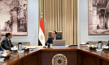 رئيس الوزراء يُتابع مع وزير المالية عدداً من ملفات العمل