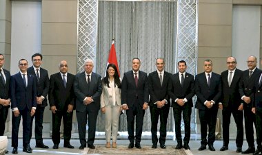 رئيس الوزراء يُكرم الوزراء السابقين ويؤكد: نستكمل ما بناه السابقون وهدفنا جميعًا خدمة المواطن