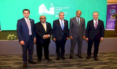 وزير الخارجية يلتقي رئيس مفوضية الاتحاد الأفريقي على هامش قمة الاتحاد الأفريقي