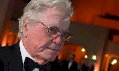 حسين فهمى يصدر بيانًا بشأن تصريحاته عن السعفة الذهبية ومهرجانات السينما