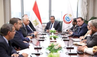 وزير الصحة يعقد اجتماعاً مع شركتي «تكنويڤ?? و«ميدبوت» لبحث تفعيل تقنية الروبوت الجراحي