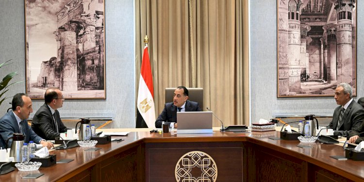 رئيس الوزراء يُتابع مع وزير المالية عدداً من ملفات العمل