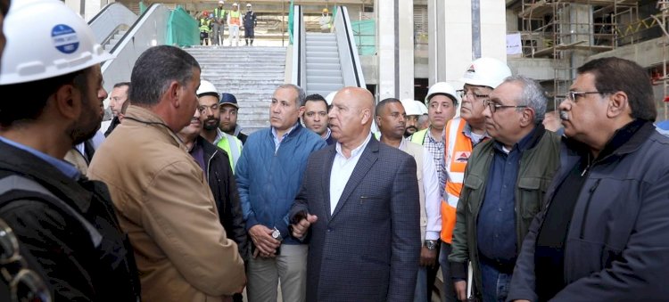 وزير النقل يتفقد مواقع العمل بالخط الأول من شبكة القطار الكهربائي في المسافة من العلمين حتى الإسكندرية