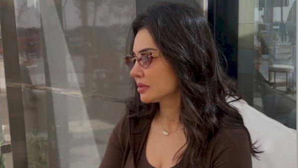 دينا فؤاد تستعرض رشاقتها بملابس رياضية