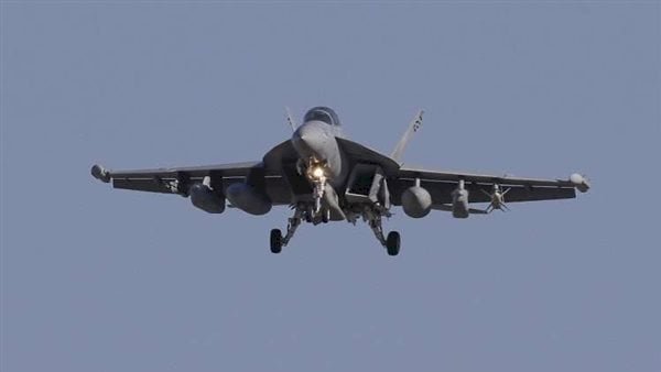 طائرة استطلاع أمريكية تحلق فوق مضيق هرمز قرب الحدود الإيرانية