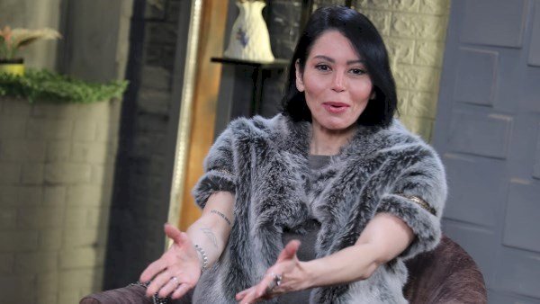 لقاء الخميسي ترد على منتقدي تخليها عن كرامتها بعد مسامحتها لعبد المنصف