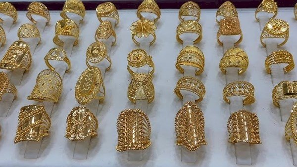 سعر الذهب اليوم السبت 14 فبراير 2026.. محاولات للتعافى