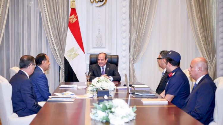 الرئيس السيسي يجتمع مع رئيس الوزراء ووزيرا التموين والزراعة
