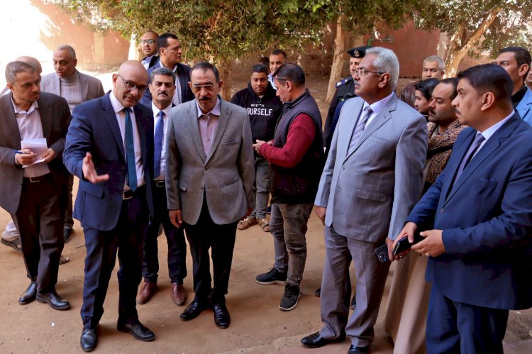 *محافظ سوهاج يقود جولة ميدانية مفاجئة بالمنشاة ويُحيل عددًا من المسئولين للتحقيق*