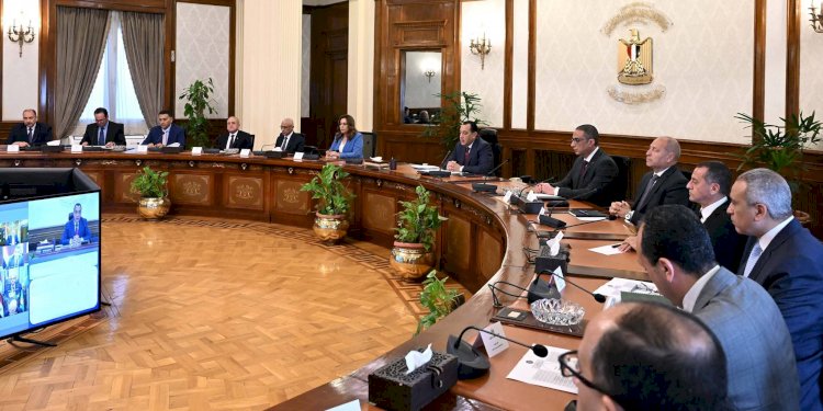 رئيس الوزراء يترأس أول اجتماع لمجلس المحافظين بعد تشكيله الجديد
