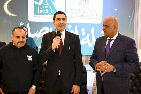 وزير الشباب والرياضة يشارك الصائمين الإفطار بإحدى الخيم الرمضانية لـ مؤسسة مصر الخير"