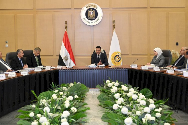 وزير الصناعة يترأس مجلس إدارة مركز تحديث الصناعة لإطلاق مرحلة جديدة ترتكز على الابتكار والاستدامة
