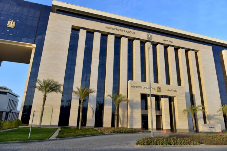 وزارة العمل: التفتيش على 2476 منشأة يعمل بها 62,196 عاملًا خلال أسبوع