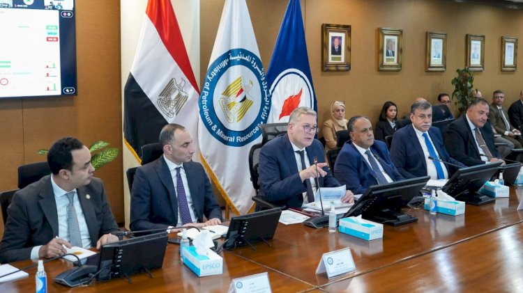وزير البترول يعتمد الموازنة الاستثمارية للشركة العامة للبترول للعام المالي 2026–2027