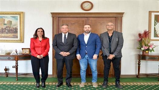 رئيس المجلس الأعلى للإعلام يلتقى وفدا من قناة الغد