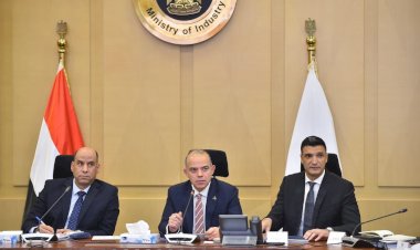 وزراء الاستثمار والصناعة والعمل يلتقون أعضاء المجلس التصديري للملابس الجاهزة